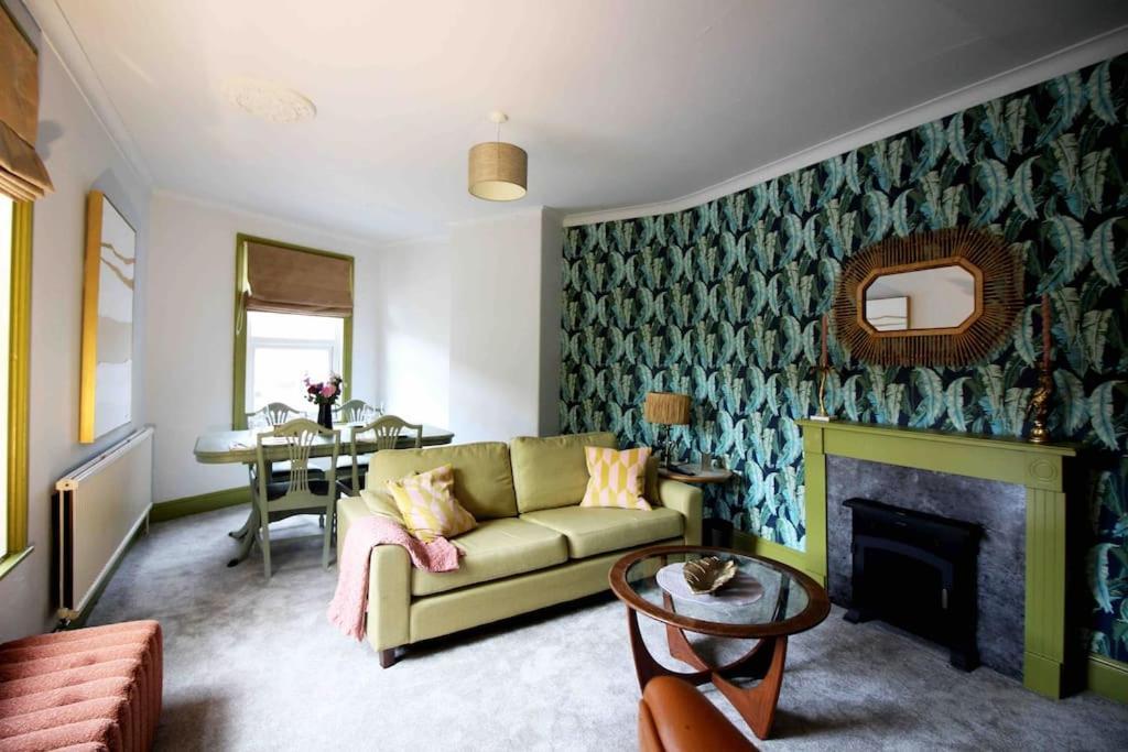 Lincoln Apartment Freshly Renovated Common Views Burton  Kültér fotó